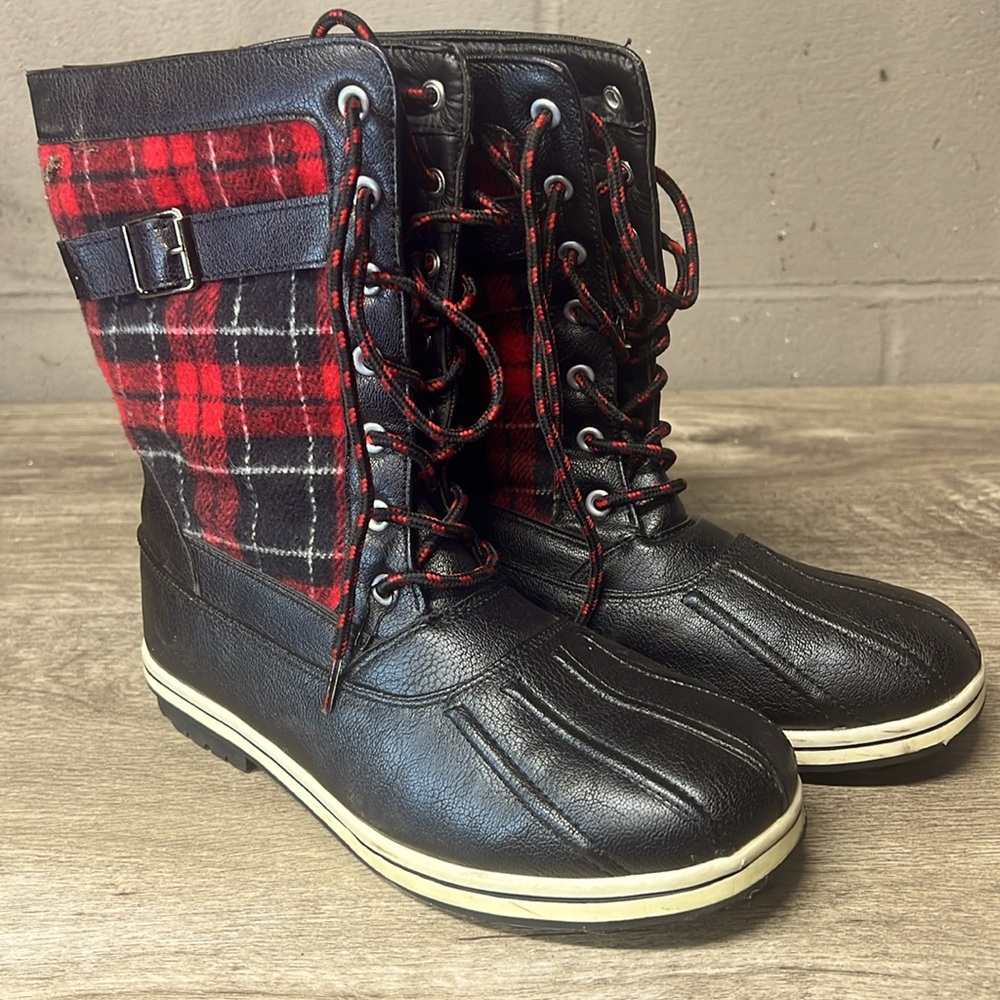 Women's Avon Snow Boots Size 7 Cusion Walk Plaid Fall or Winter Style